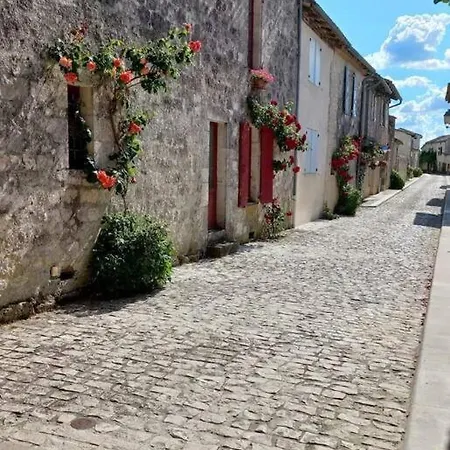 Maison Dans La Magnifique Village De *