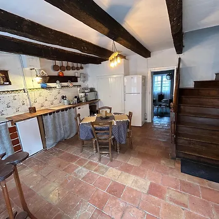 Maison Dans La Magnifique Village De *