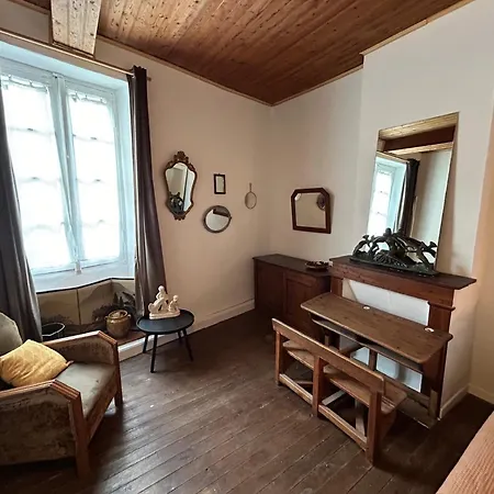 Maison Dans La Magnifique Village De Hébergement de vacances Montjoi
