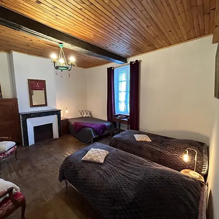 Maison Dans La Magnifique Village De Montjoi