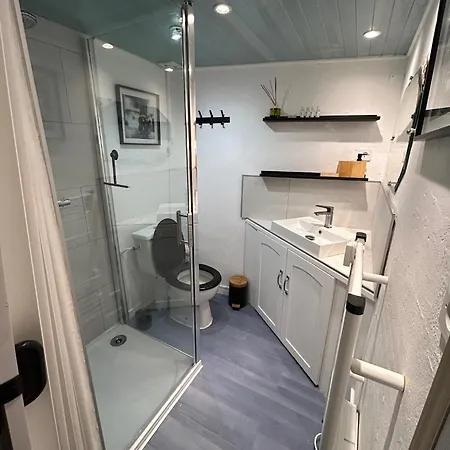 Maison Dans La Magnifique Village De Montjoi