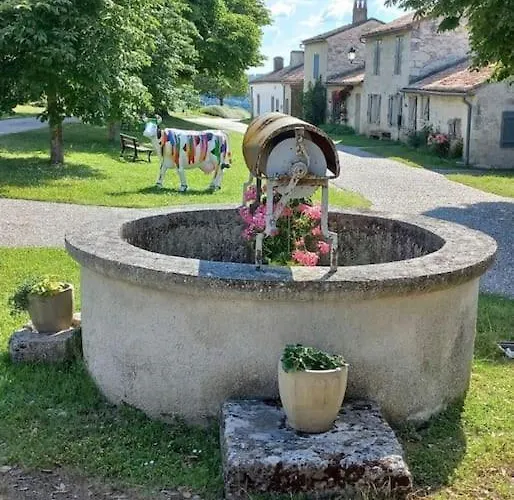 Maison Dans La Magnifique Village De Montjoi
