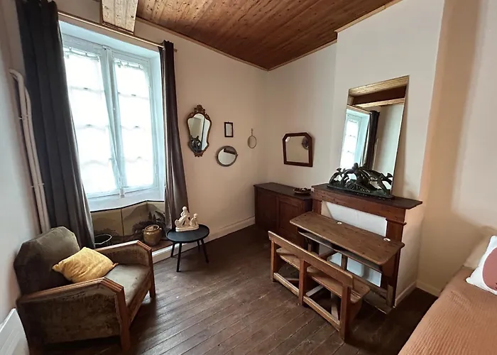 Maison Dans La Magnifique Village De Дом отдыха Montjoi