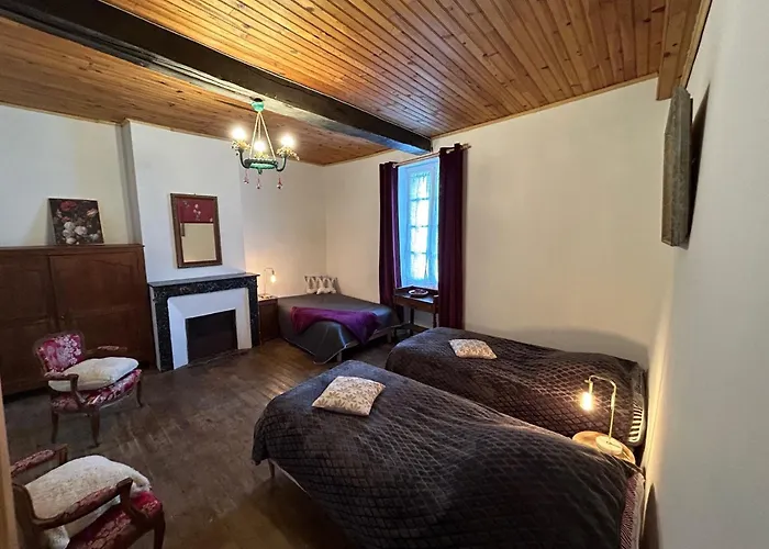 Maison Dans La Magnifique Village De Montjoi